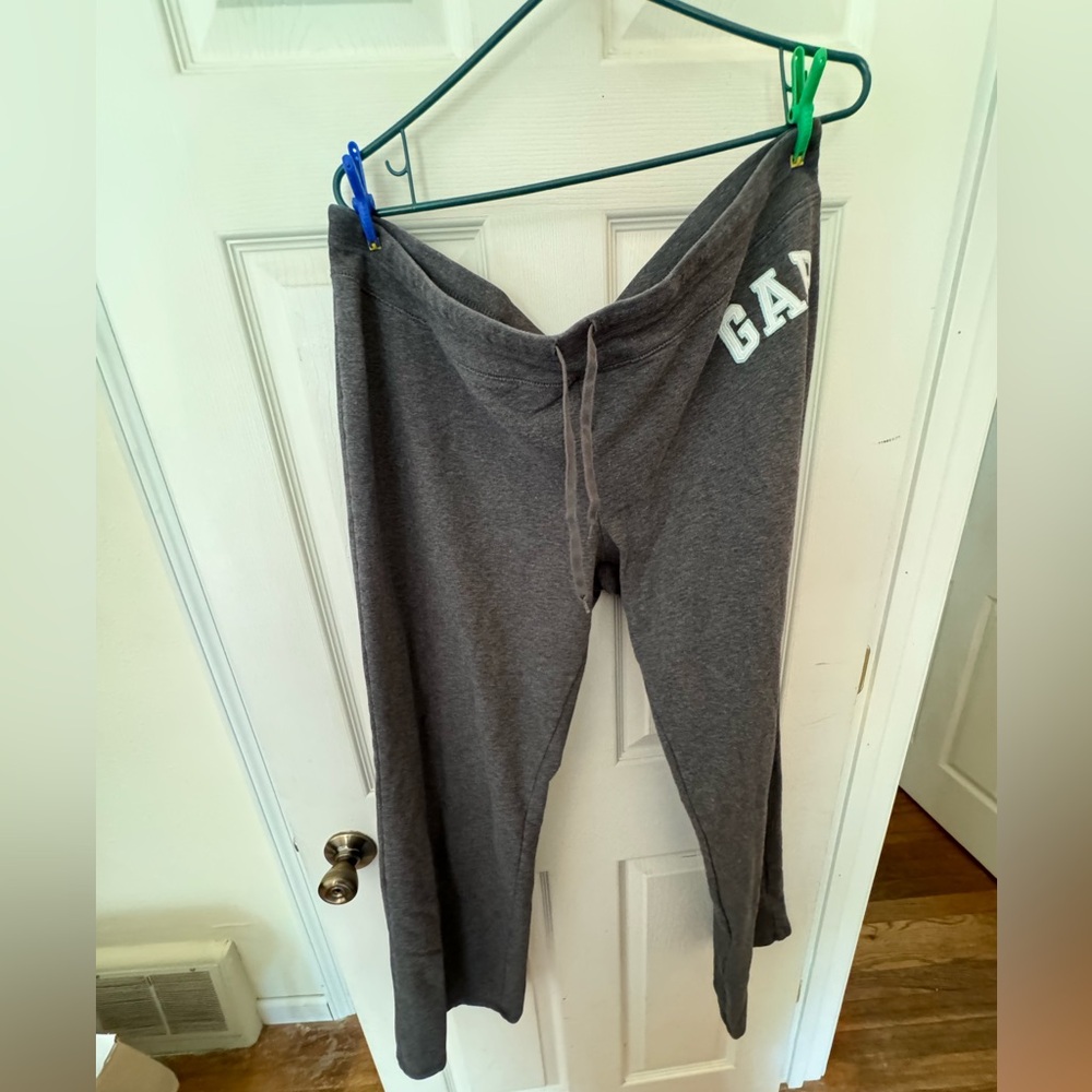 Selling together two pairs of Gap factory sweatpants